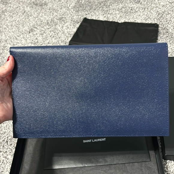 Authentic Like New Yves Saint Laurent Uptown Leather Envelope Pouch Clutch - Picture 4 of 14